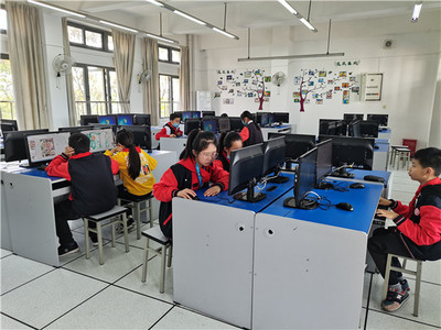 成都市文翁實驗小學(xué) 當(dāng)技術(shù)成為畫筆，思想在平面設(shè)計中綻放